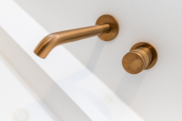 Foto - Verkocht onder voorbehoud: Instapklare ruime tussenwoning uit 1997 met 3 slaapkamers, moderne badkamer, tuin en garage in Heerlen